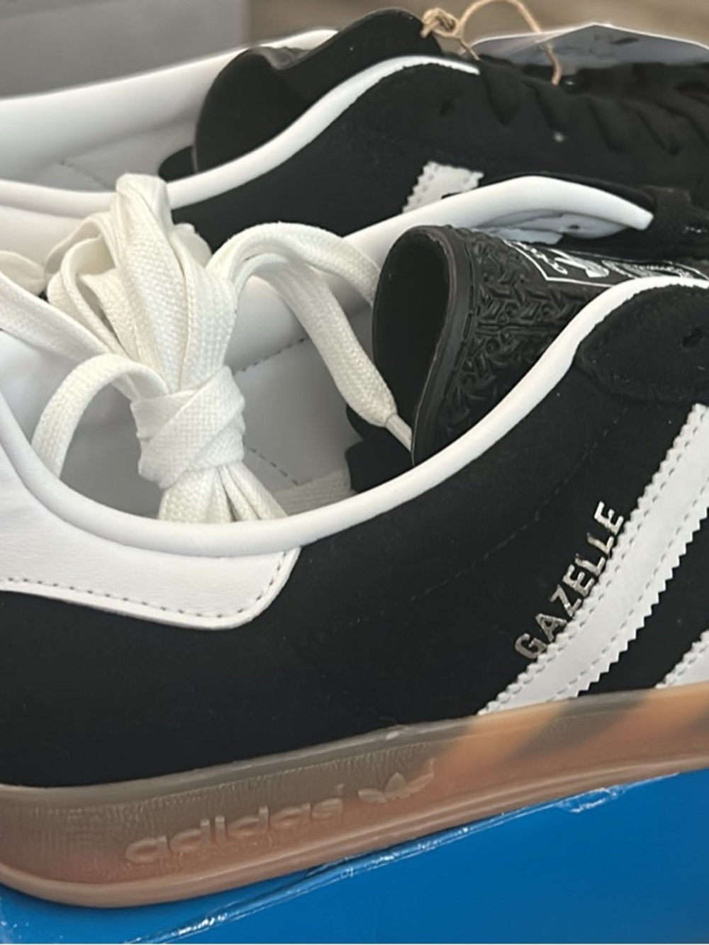 adidas Gazelle Black & White Low-Top Sneakers size 11.0M